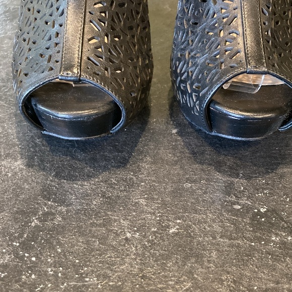 Women’s Vince Camuto Jaso black leather stiletto shoes size 9 - Picture 6 of 11